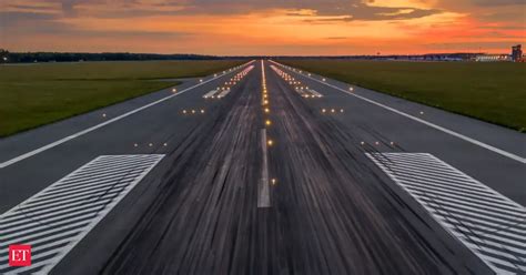 Delhi Airport faces chaos as 250 flights delayed due to runway closure ...