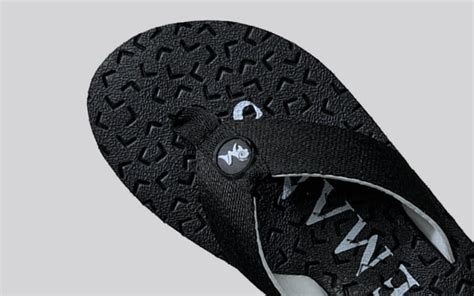 Float Ease Flips : Black