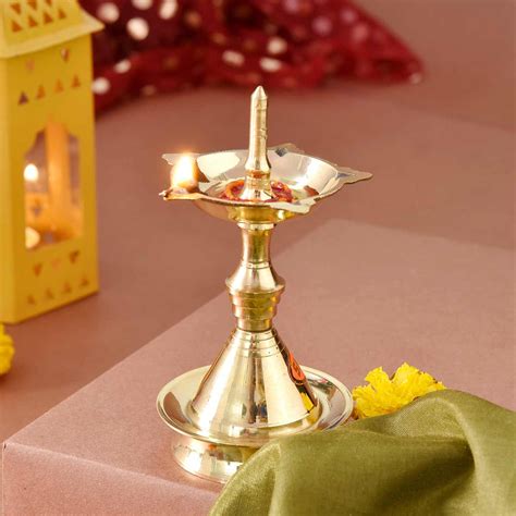 Brass Udipi Deep With Karachi Halwa & Batisha Slice – TOKENZ