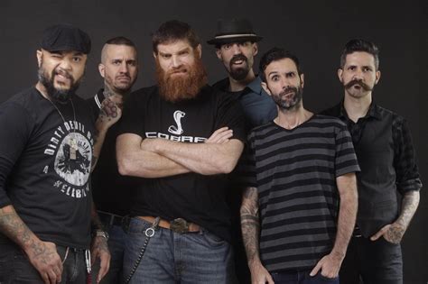 PRA NUNCA SE ENTREGAR (Lyrics in English) - Jimmy & Rats