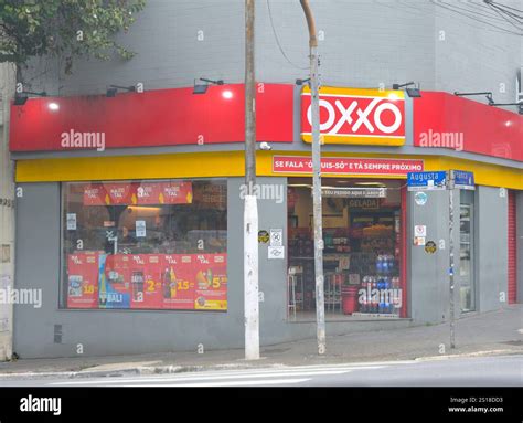 Oxxo convenience store hi-res stock photography and images - Alamy