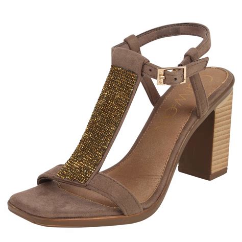 Deals On Gorgeous Branded Shoes You Don't Wanna Miss