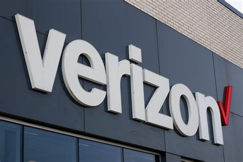 Verizon outage strikes thousands across the US as customers can't send ...