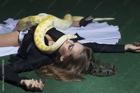 Python Snake Woman 的图像结果