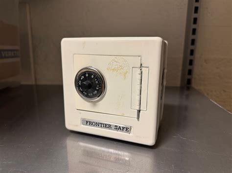 Leksak kassaskåp sluet 80-tal Frontier Safe | Köp på Tradera (655920985)