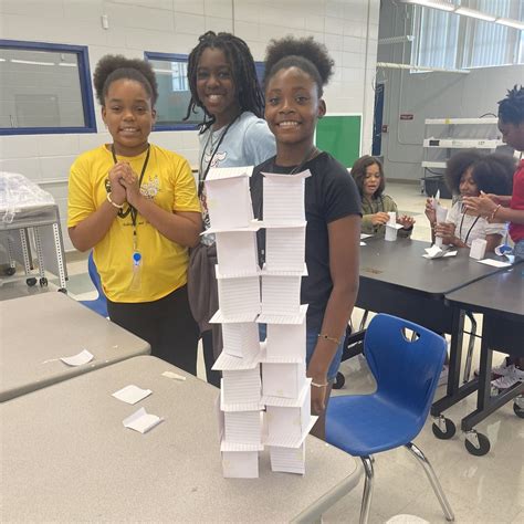 Young Middle Magnet - Creative Science Centre