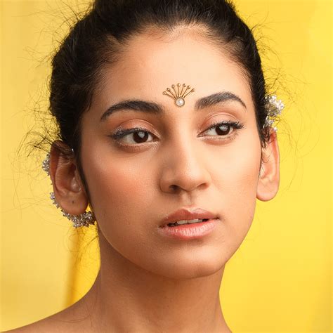 Buy Fashionable Gold Plated Wire and Pearl Bindi Online | Suhani Pittie