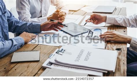 3 People Meeting 的图像结果