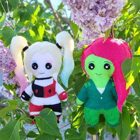 I finished making these Harley Quinn and Poison Ivy dolls for my friend, I think they turned out ...