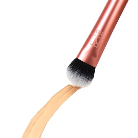 Köp Real Techniques Expert Concealer Brush - på MEDS.se