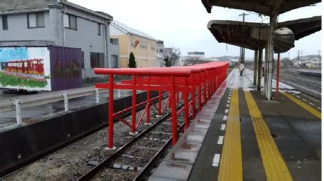 Torii-Tore an den Gleisen in Yamaguchi begeistern Menschen in ganz Japan