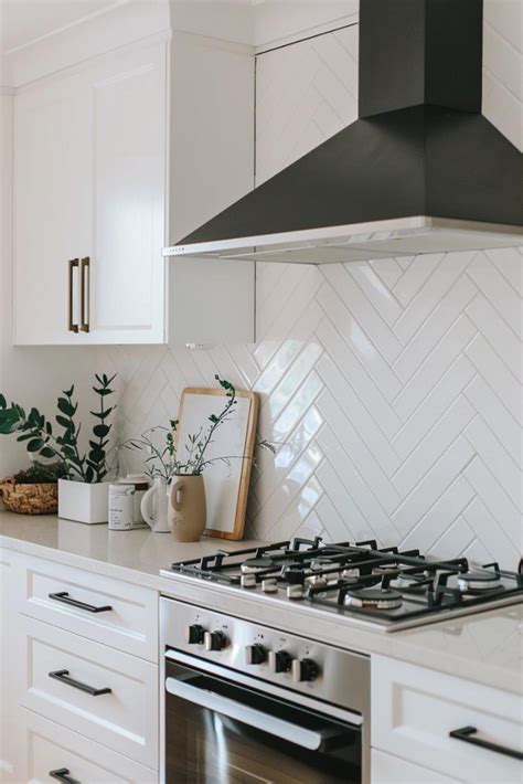 22 Herringbone Backsplash Subway Tile Ideas for a Modern Update ...