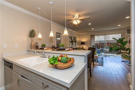 Photos - Oak Park Manor