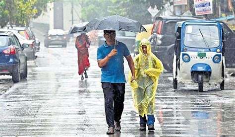 Delhi wakes up to light drizzle, breeze & coldest March in 6 years