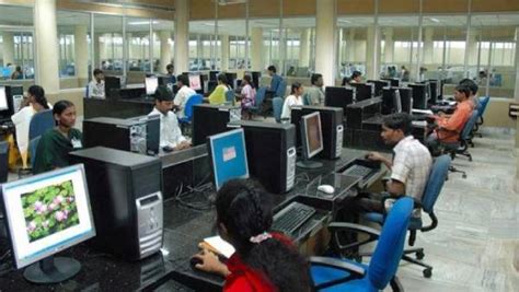 ஐடி துறைக்கு காத்திருக்கும் சவாலான காலம்.. எப்படி இந்திய ஐடி ...