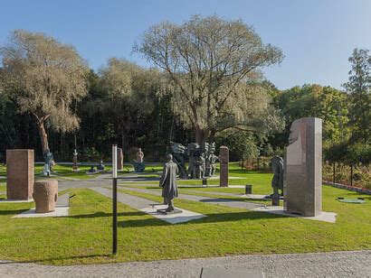 Outdoor exhibition of Soviet Monuments | Meer