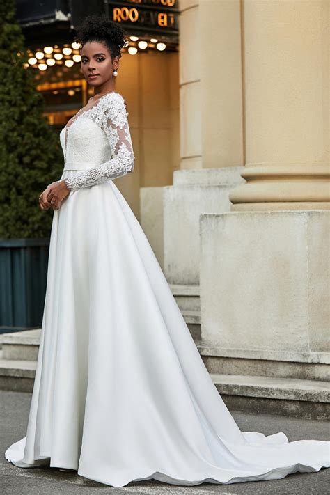 Lace Plunging V-neck Satin Wedding Gown – DUNTERY