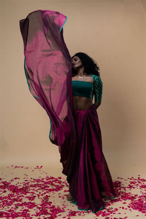 Buy Dark Pink Handwoven Tissue Saree With Green Border | Huts and Looms