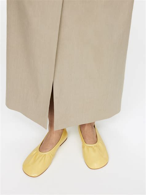 Lacquered Ballet Flats - Light Yellow - Women - ARKET GB