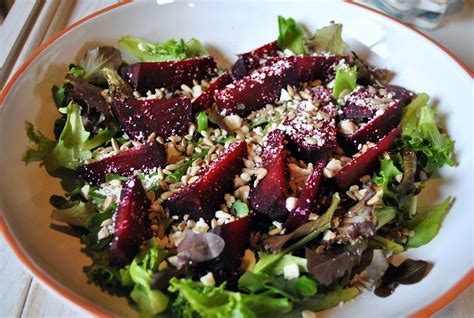 Simple Beet Salad (Salada de Beterraba Simples) - The Green Dish Blog