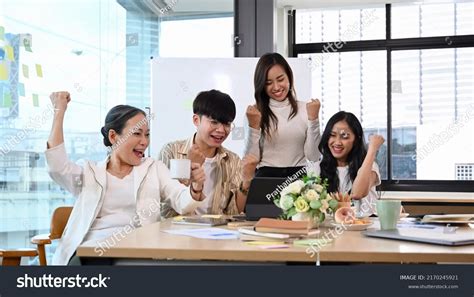 Excited Business People 的图像结果