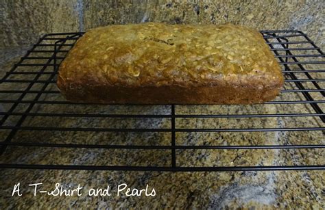 A T-Shirt and Pearls: Low Fat Oatmeal Banana Nut Bread