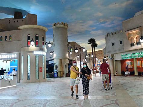 Bidding for Burj's external lights - Dubai turns Burj Khalifa into ...