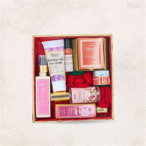 LUXURIOUS KUMKUMADI GIFT BOX | FACE OIL & BEAUTY ESSENTIALS – Neev ...
