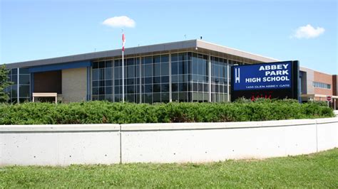 大多地区荷顿公立教育局HDSB简介及高中最新排名 - 加拿大高中留学指南