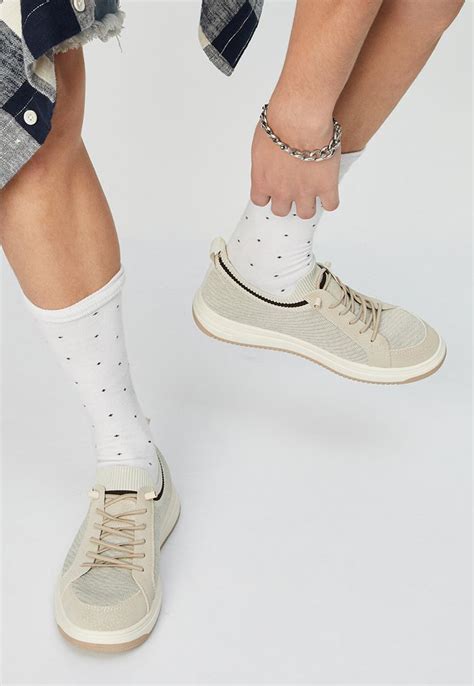 Buy Sport Shoes for Men in India at Best Price | Max Fashion