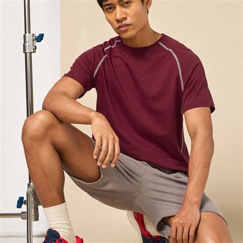 Buy Men's Cult Essential Maroon Training T-shirt Online in India | Cult ...