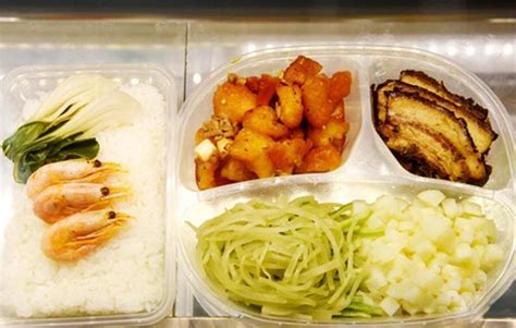 高铁上遇到了午餐盒饭65元，终于在价格上超过了日本新干线的便当