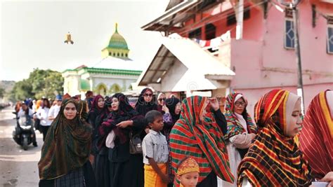 Indonesia Local People 的图像结果