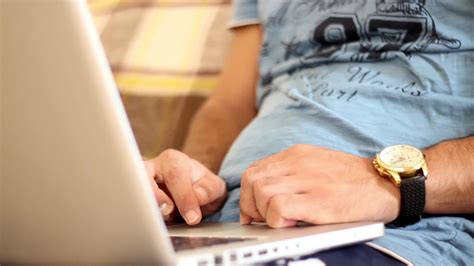 How to Type Using a Laptop 的图像结果