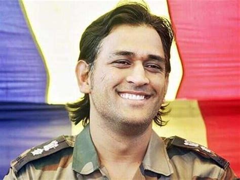 Dhoni meets soldiers at LoC | The Times of India