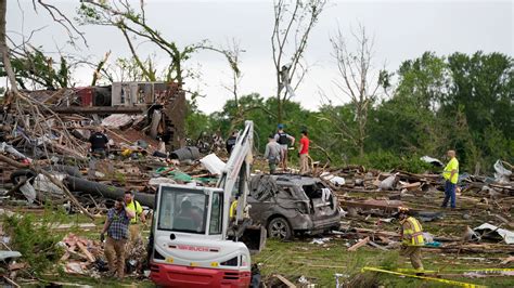 Tornado devastates Iowa town, killing multiple people as powerful ...
