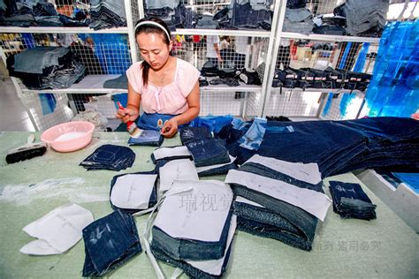9年前9个在新区服装厂打工姑娘的工作照，拿走不谢-搜狐大视野-搜狐新闻