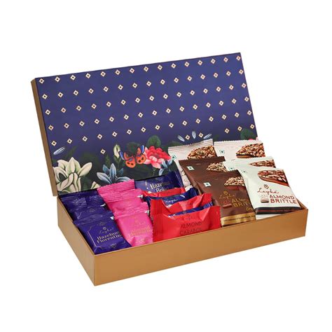 Loyka Bageecha Gift Box | Assorted Premium Chocolate & Nuts Hamper ...