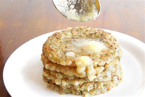 Sabudana Thalipeeth Recipe: How to Make Sabudana Thalipeeth Recipe at ...