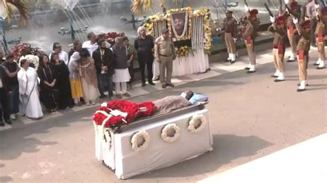 Ustad Rashid Khan Funeral: Renowned Music Maestro Receives State ...