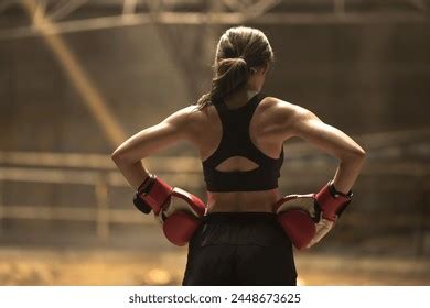 Boxing Match Back View Shot 的图像结果