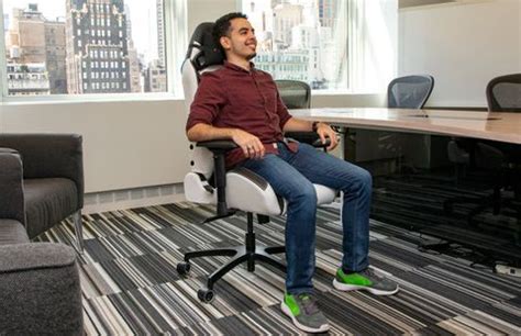 Alienware S5000 Gaming Chair Review 的图像结果