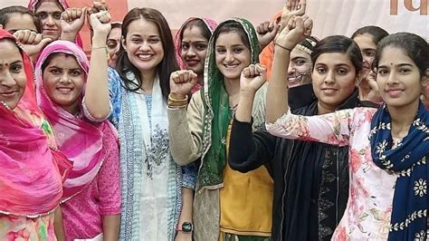 जैसलमेर से जाते-जाते IAS टीना डाबी ने जीता दिल, जानिए क्या ले गईं अपने ...