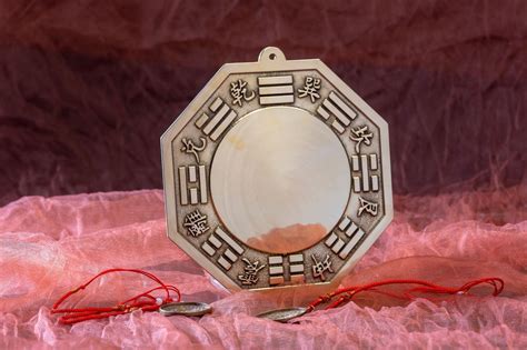 Feng Shui Bagua Mirror - Meaning, Types, Uses & All You Need To Know