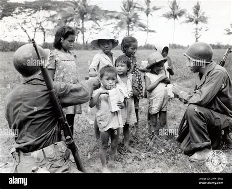 World War II Photos: Photograph of Soliders Giving Christmas Candy to ...