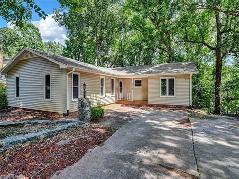 318 Foxcroft Dr, Winston Salem, NC 27103 | Homes.com