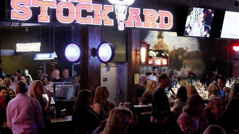 Bar review: Head to the Stockyard, a honky-tonk in Holiday