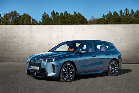 The new BMW iX xDrive60, Arctic Race Blue metallic. (01/2025)