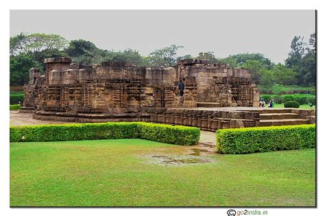 go2india.in : Damaged part of the temple at Konark