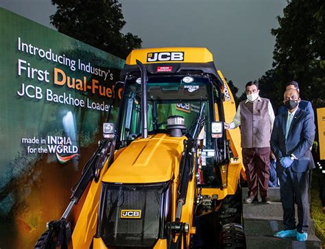 JCB India launches first diesel-CNG backhoe loader | Autocar Professional